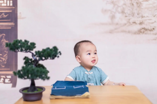 福鼎怀孕肚子中间凹两边凸